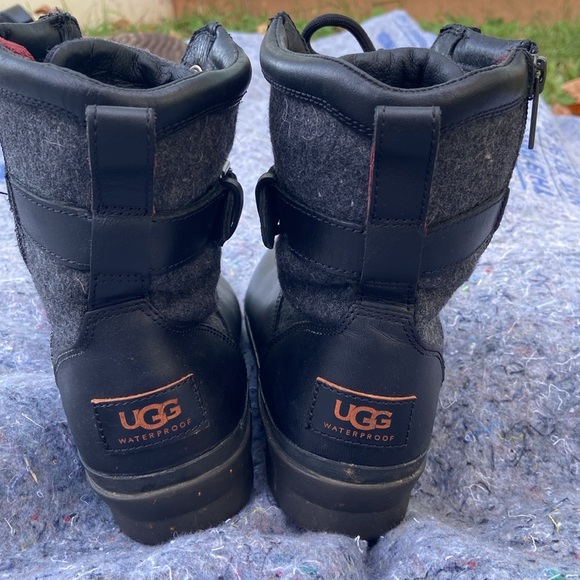 Ugg Black Leather Mid-calf boot - Picture 4 of 5